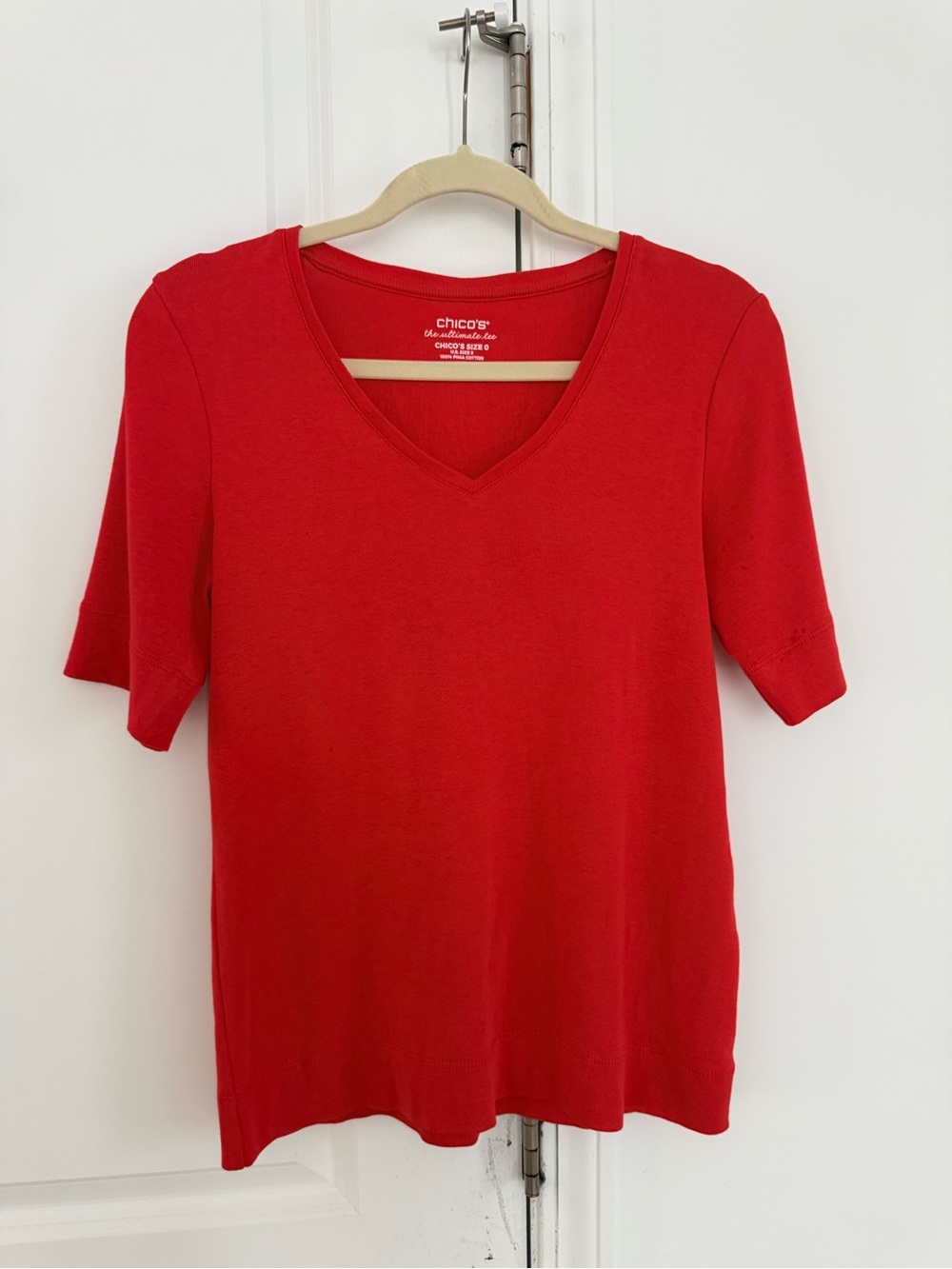 Chico's Bright Red V-Neck Short Sleeve Tee